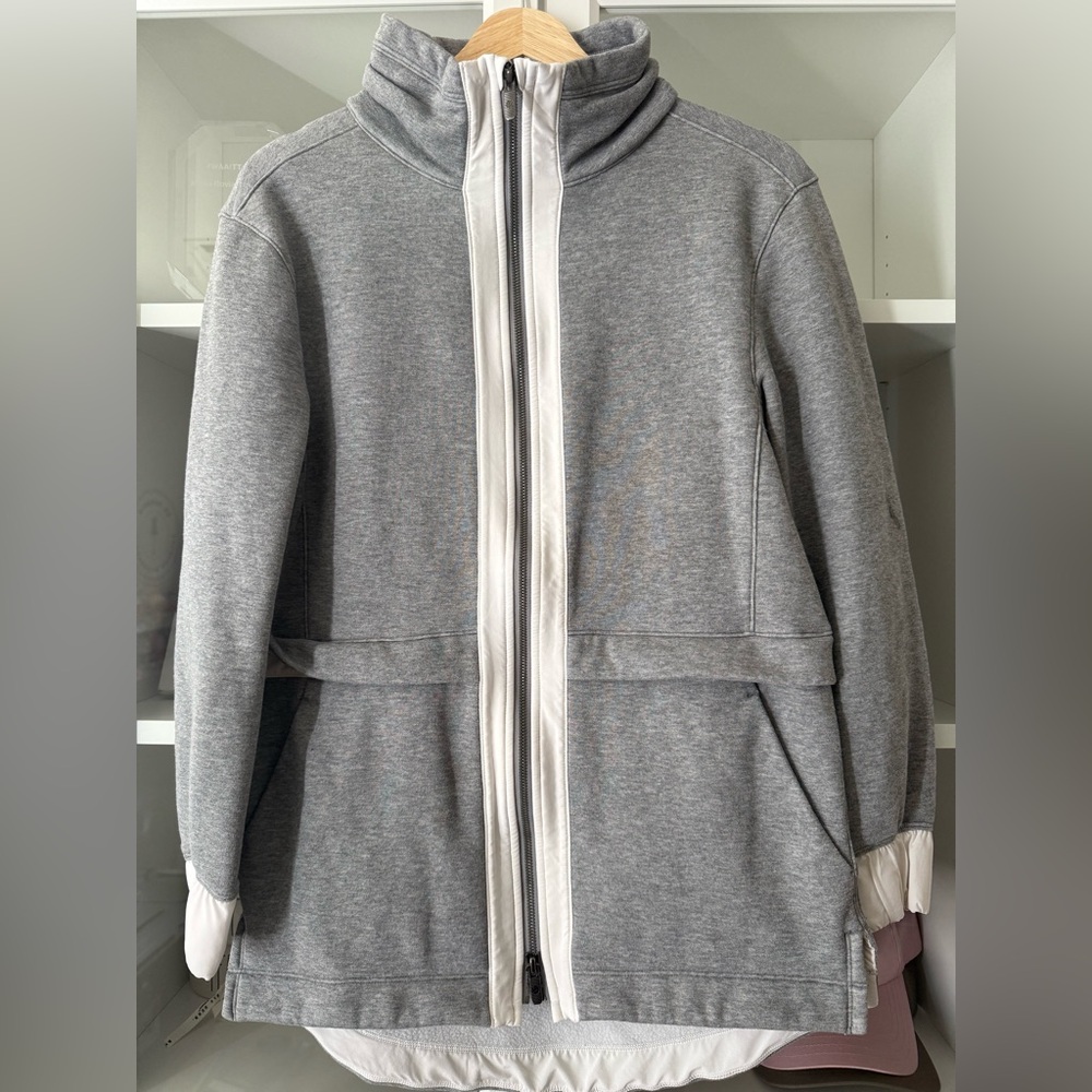 LULULEMON LIGHT AS WARMTH JACKET SIZE 6
